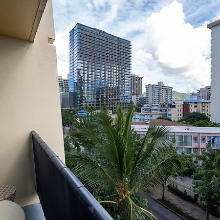 Gorgeous One Bedroom Bamboo Blocks From The Beach Honolulu Esterno foto