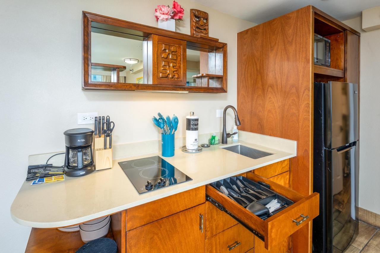 Gorgeous One Bedroom Bamboo Blocks From The Beach Honolulu Esterno foto