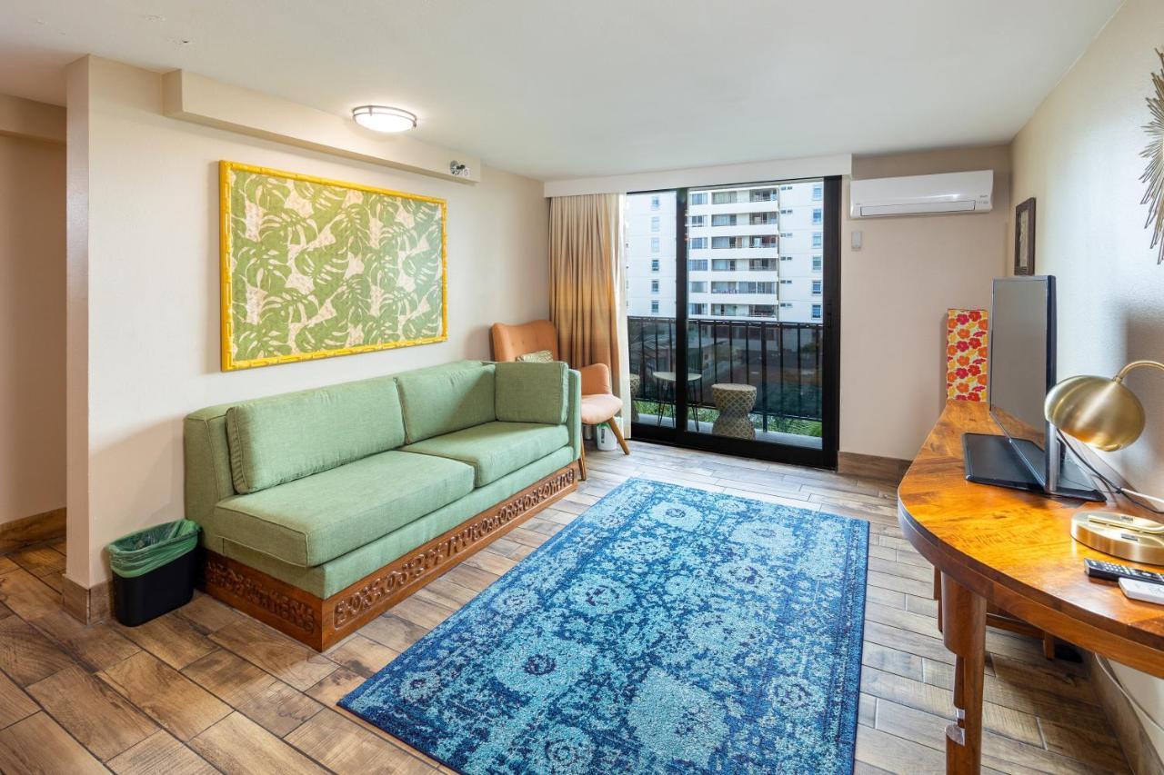 Gorgeous One Bedroom Bamboo Blocks From The Beach Honolulu Esterno foto