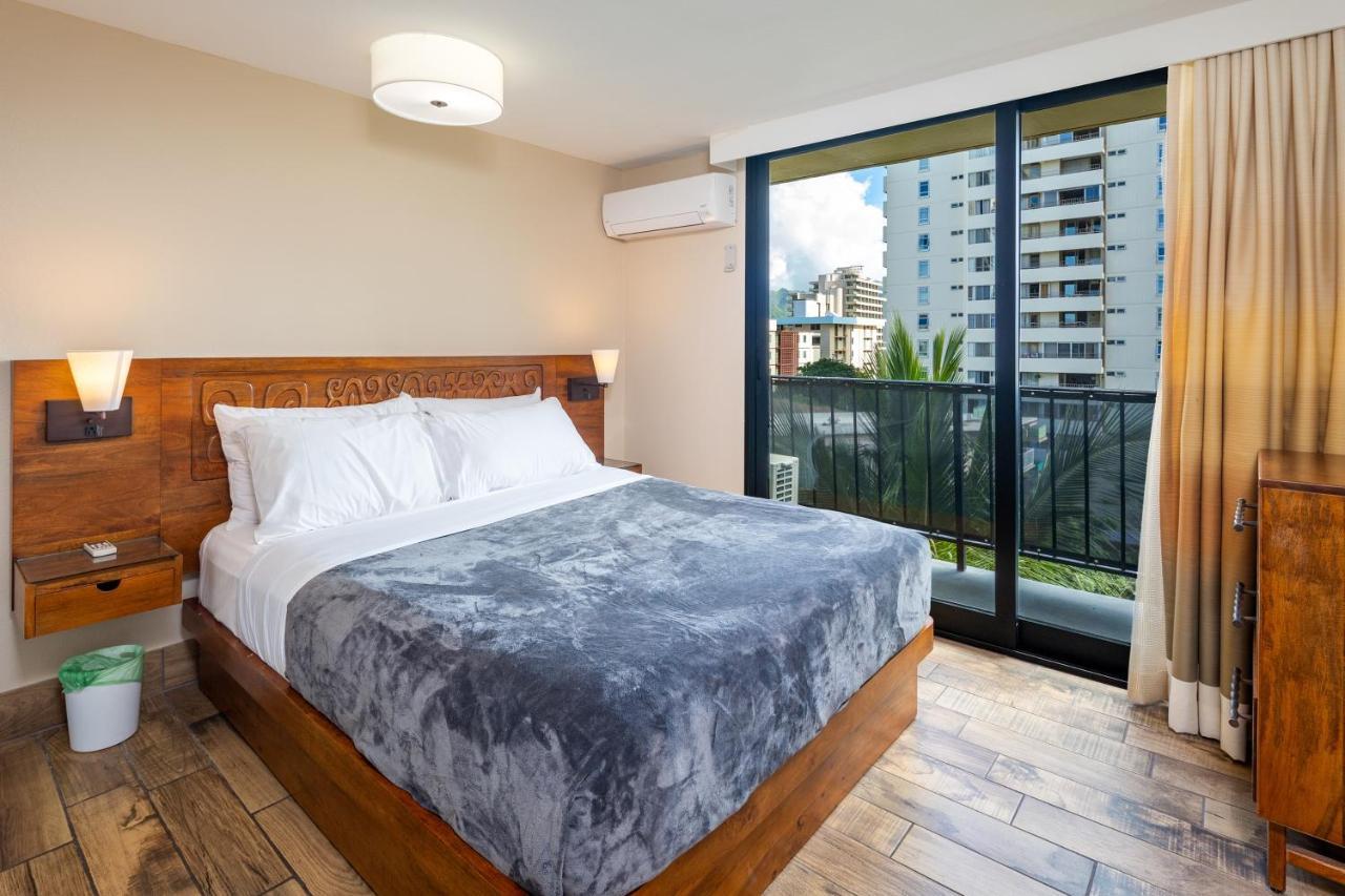 Gorgeous One Bedroom Bamboo Blocks From The Beach Honolulu Esterno foto