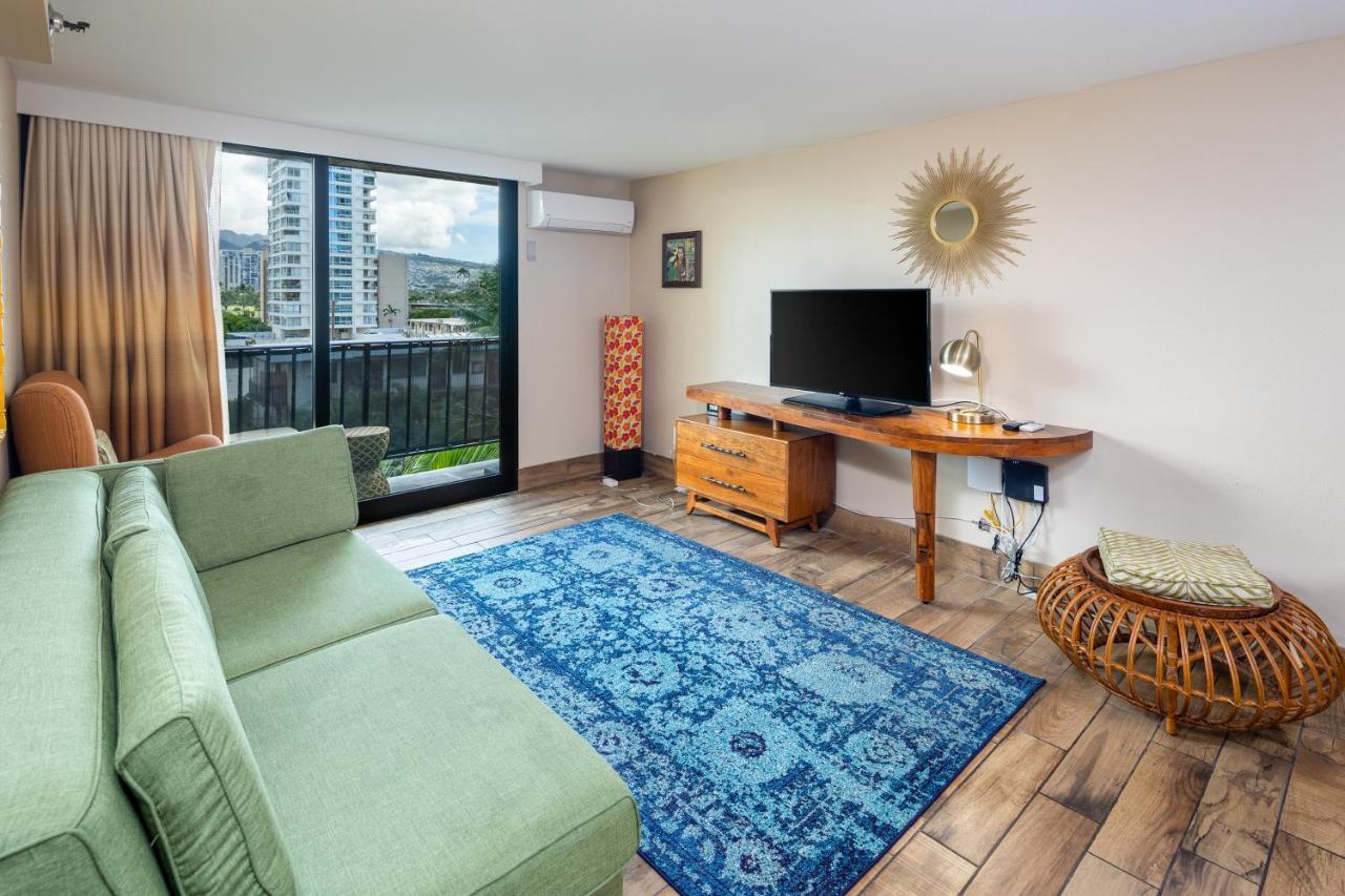 Gorgeous One Bedroom Bamboo Blocks From The Beach Honolulu Esterno foto