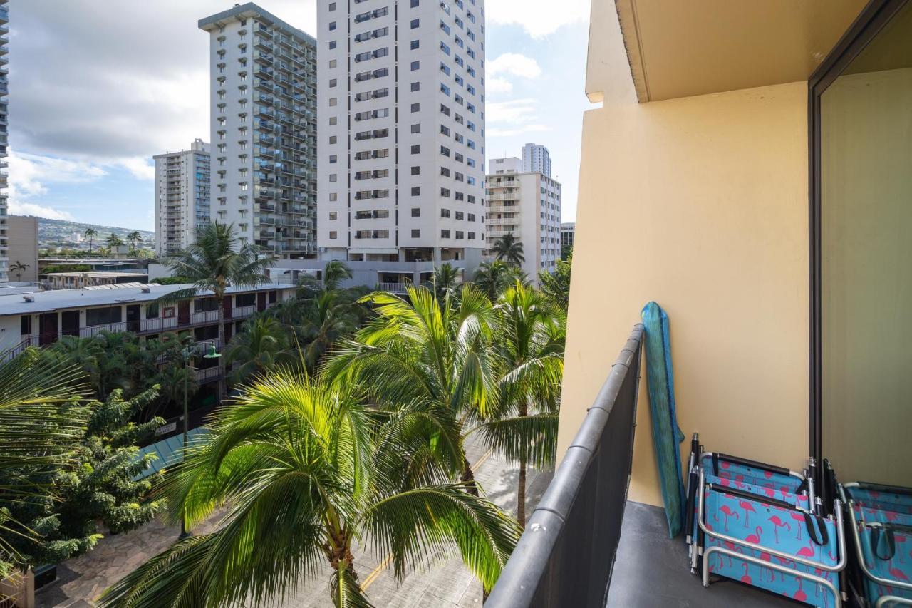 Gorgeous One Bedroom Bamboo Blocks From The Beach Honolulu Esterno foto