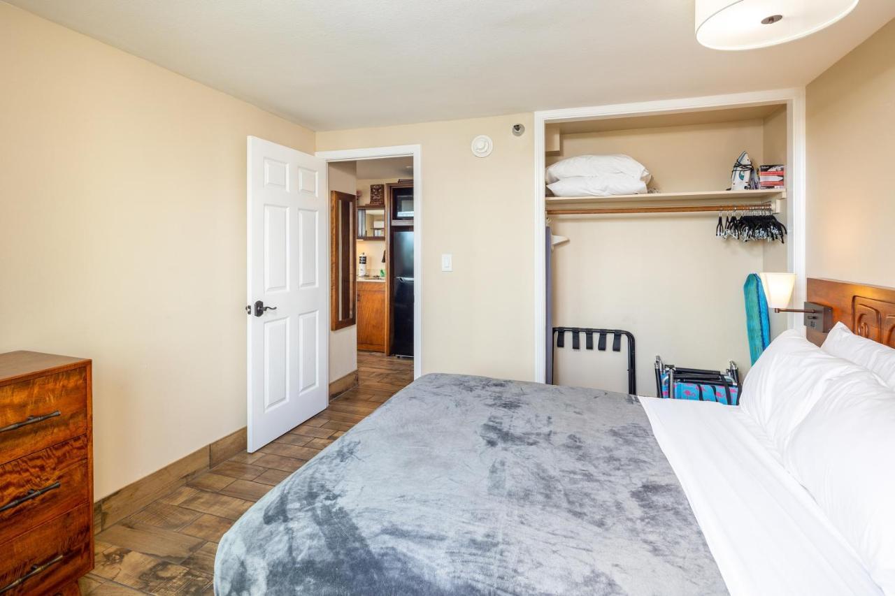 Gorgeous One Bedroom Bamboo Blocks From The Beach Honolulu Esterno foto