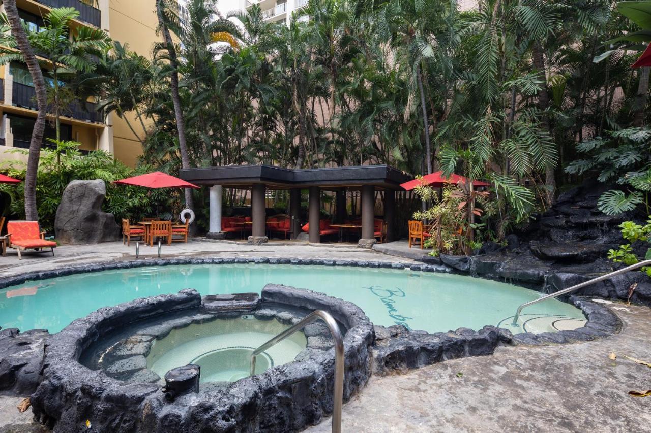 Gorgeous One Bedroom Bamboo Blocks From The Beach Honolulu Esterno foto