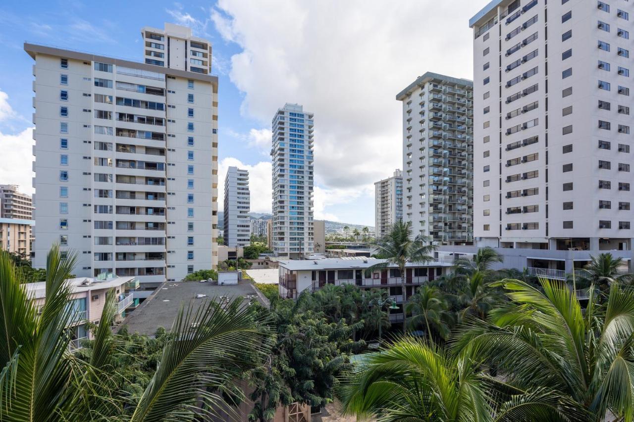 Gorgeous One Bedroom Bamboo Blocks From The Beach Honolulu Esterno foto